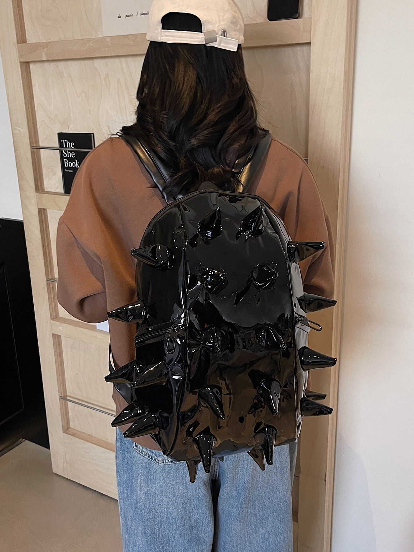 Mochila transfronteriza para mujeres 2026 nueva creatividad de moda personalidad mochila de gran capacidad extraña erizo popular mochila escolar image 1