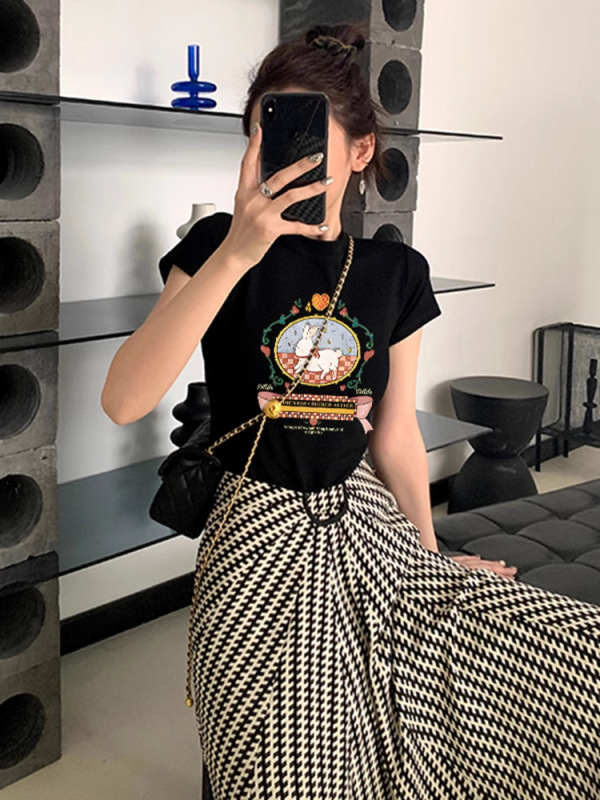 アメリカンスタイルの右肩漫画プリントデザイン多用途半袖Tシャツ女性用夏の新しいニッチカジュアル半袖トップ|undefined