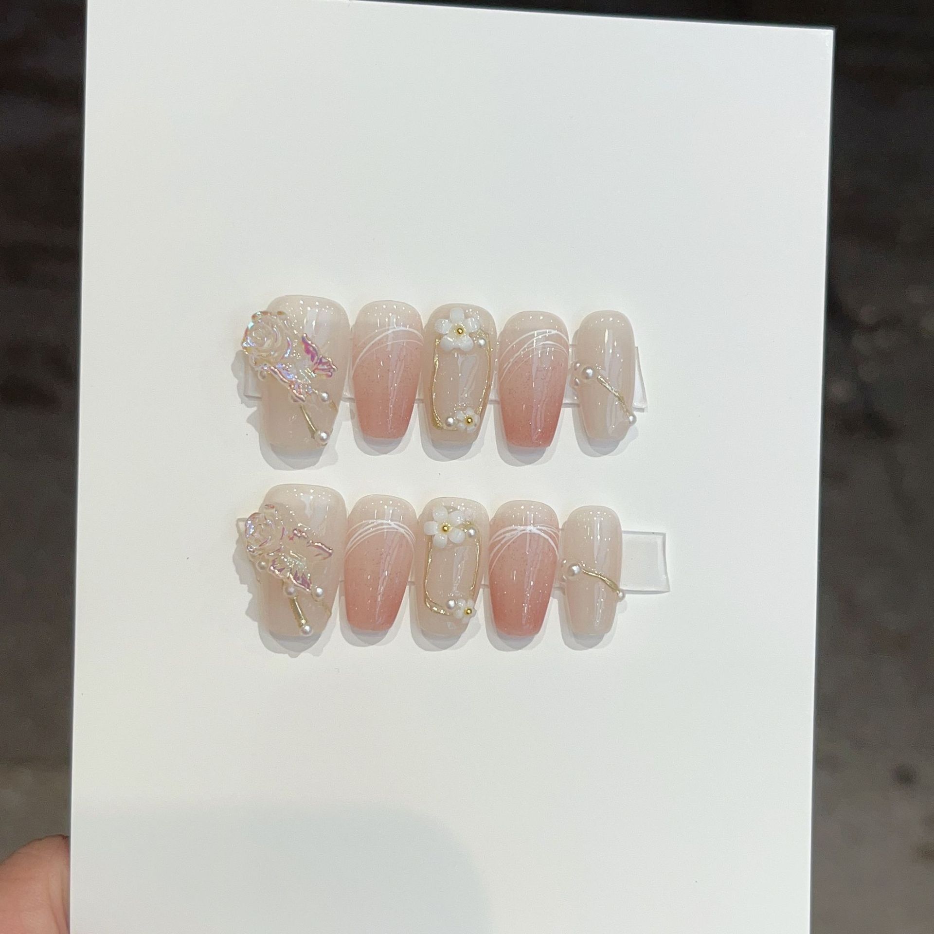 [Clavo hecho a mano tiro real] gradiente suave Aurora mariposa desgaste hecho a mano uñas fototerapia uñas al por mayor uñas falsas