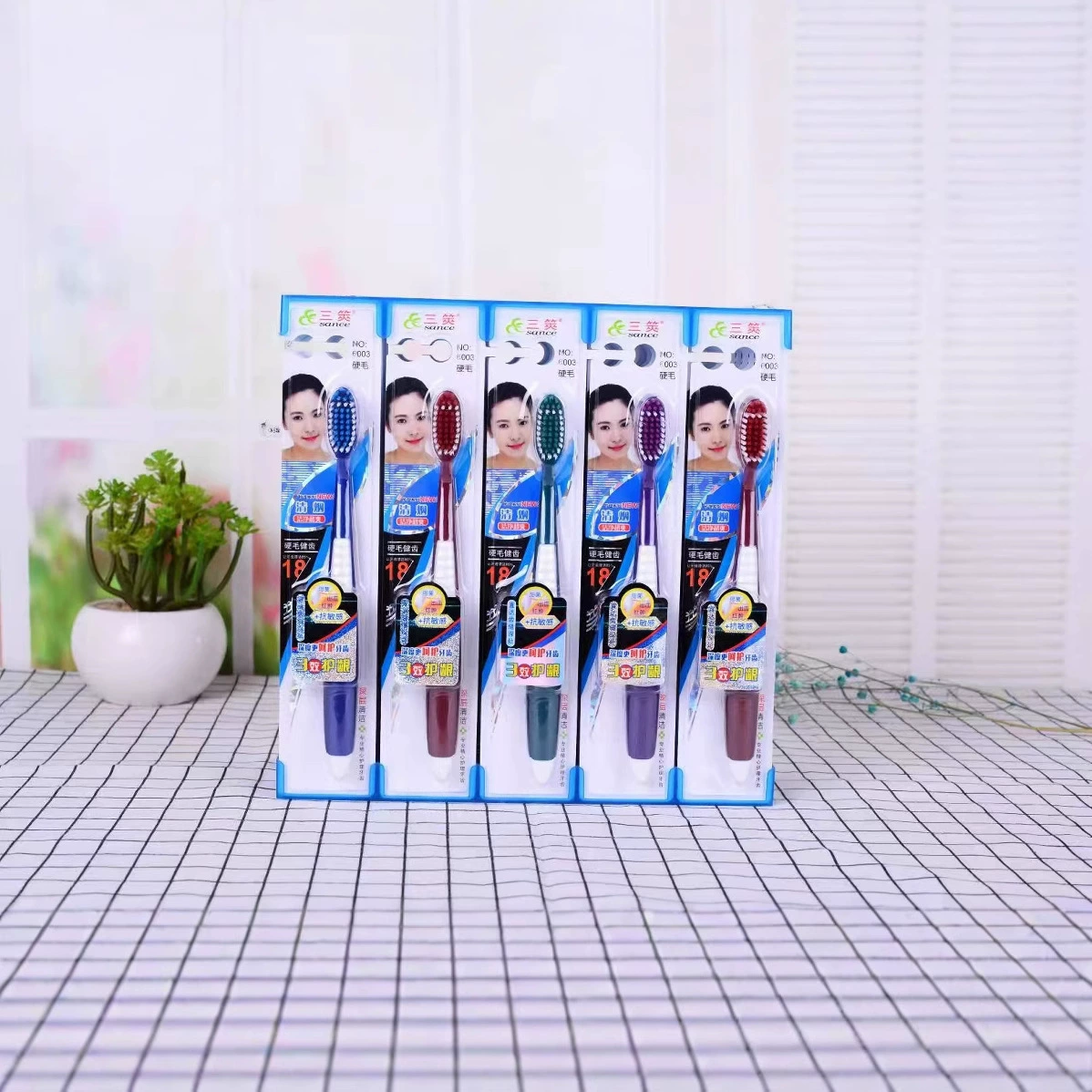 Прямая продажа от производителя, низкая цена, зубная щетка для взрослых с мягкой щетиной, резиновая ручка, уличный киоск, универмаг, магазин за два юаня, горячая распродажа