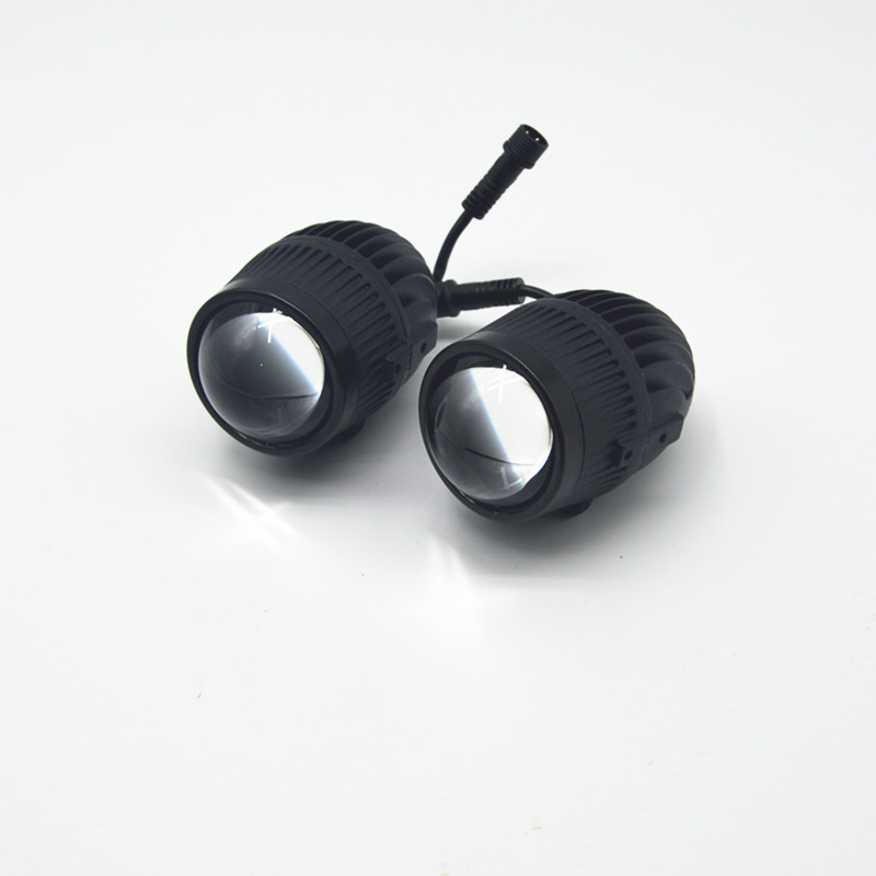 Lente de doble luz 2 pulgadas doble luz tricolor lámpara de niebla curva impermeable lámpara de niebla de alta potencia 90W LED lámpara de niebla automotriz adecuada