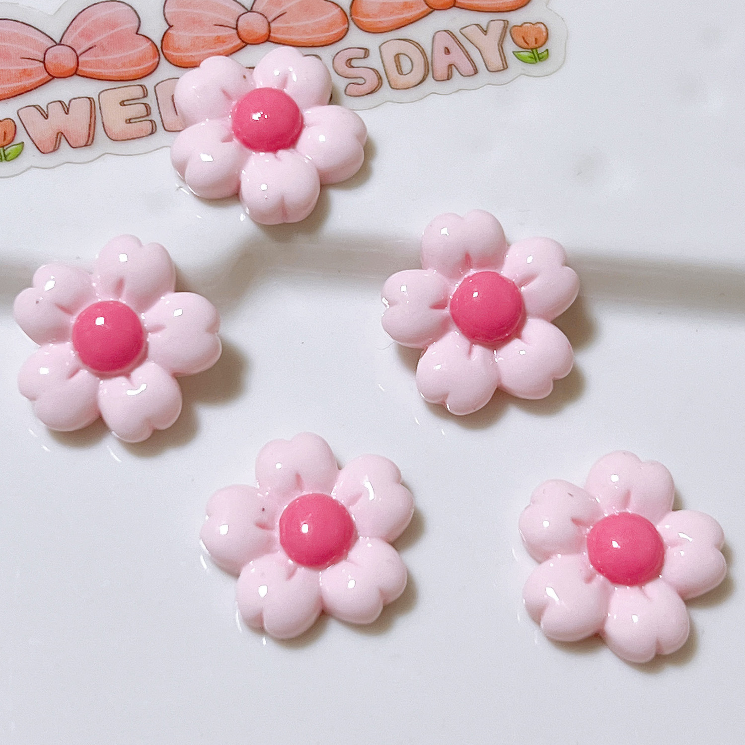 Accesorios de joyería de resina DIY caliente al por mayor brillante flor de cerezo jalea color accesorios para el cabello hecho a mano crema pegamento materiales hechos a mano