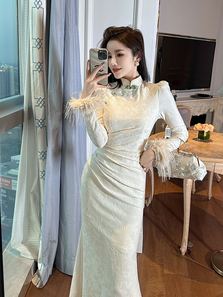 Đầm sườn xám dài tân cổ điển ôm body — Trắng be