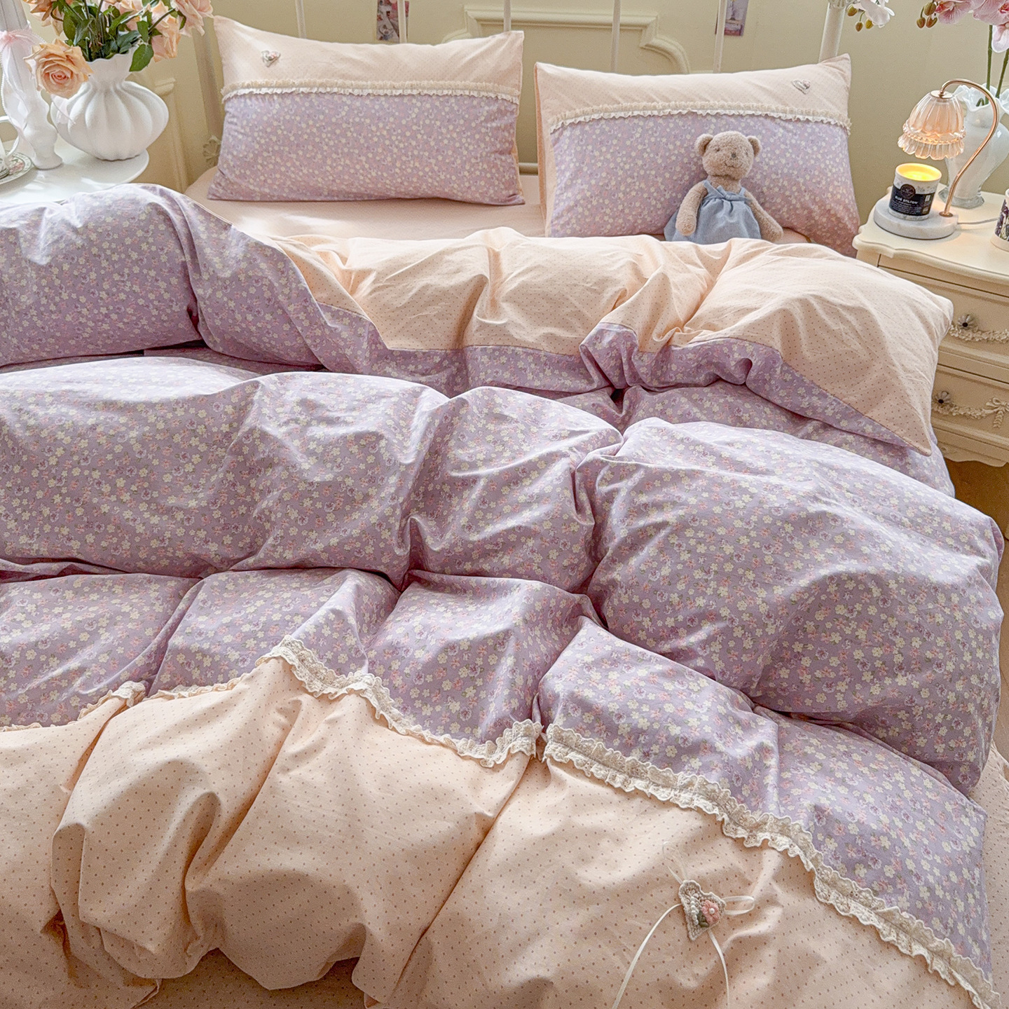 2026 nuevos productos 100% algodón flor pequeña bordada encaje de cuatro piezas sábanas cubiertas faldas de cama cuatro estaciones ropa de cama
