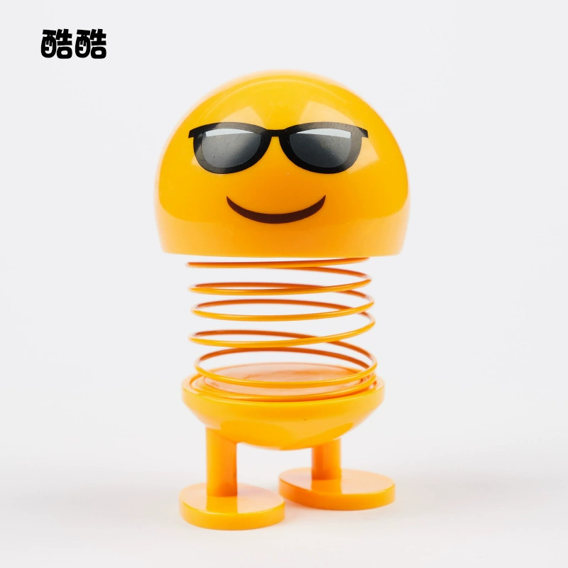 Весенний автомобильный декор Doll Car Decoration Douyin, маленькая жёлтая мордочка эмодзи, качающийся головной облик
