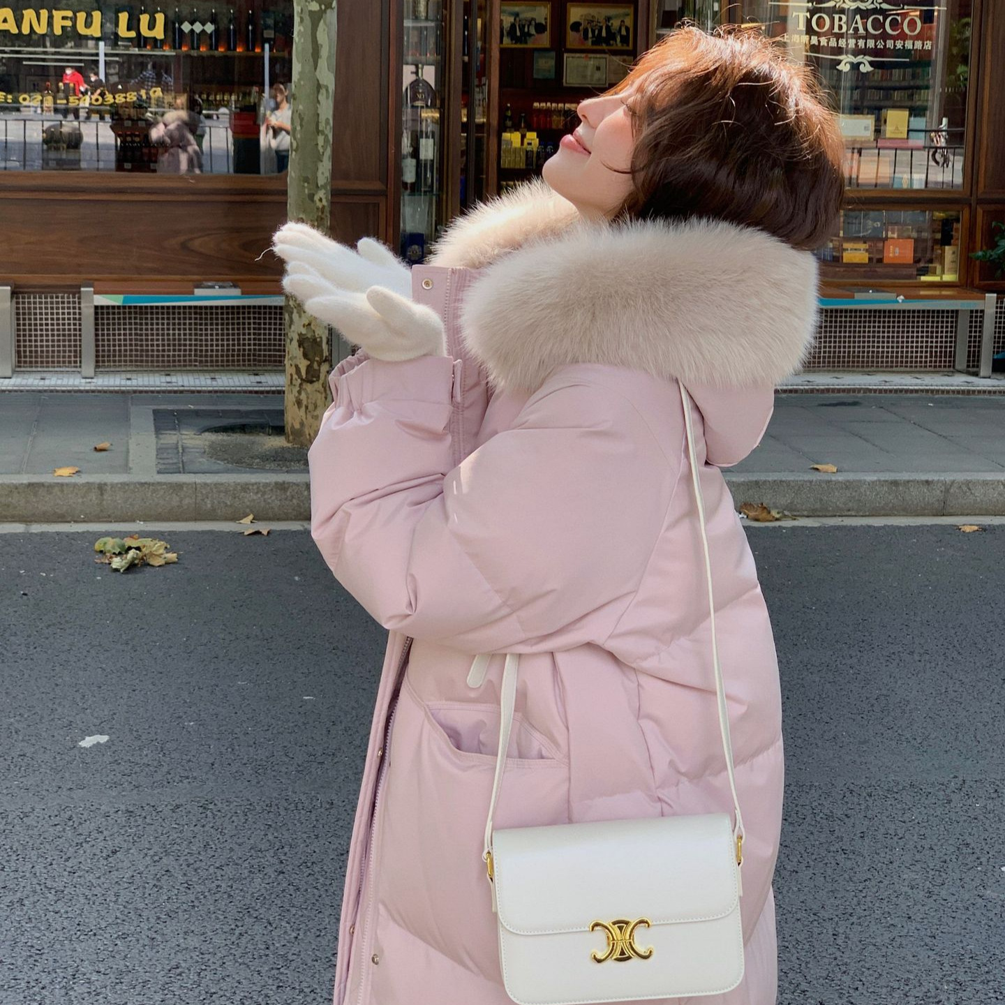 真狐狸大毛领羽绒服女2025新款连帽加厚中长款白鸭绒显瘦外套冬季