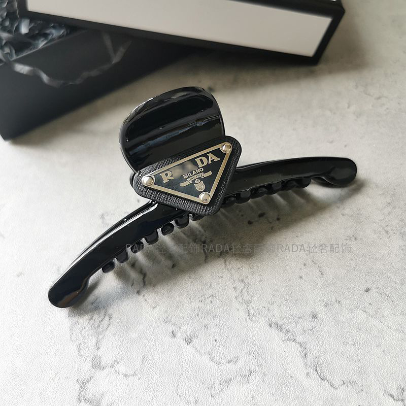 PC black one-word clip triangle mark
