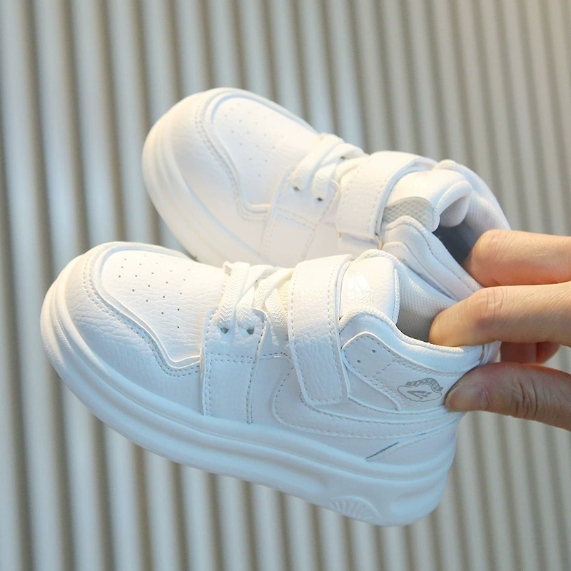 Маленькие белые туфли для детей 2025 весна и осень новые кроссовки для мальчиков