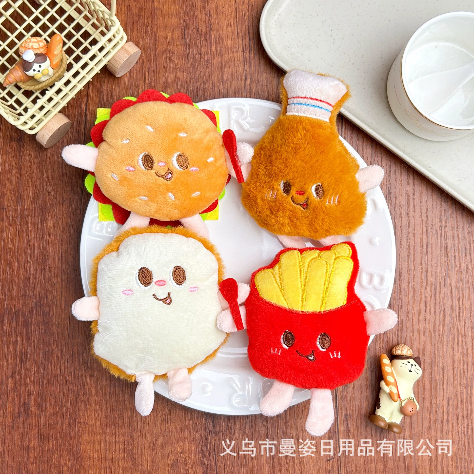 Креативный гамбургер с картофелем фри куриные ножки скрипят