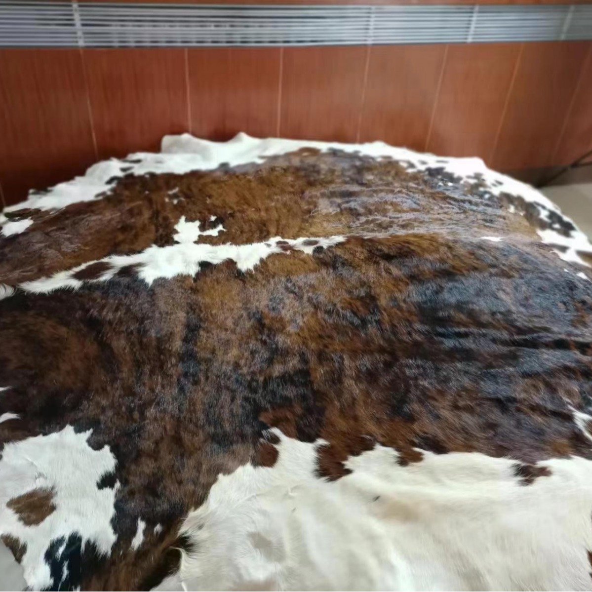 法国牛毛皮天然花纹黑白棕牛毛皮现货箱包地毯皮革