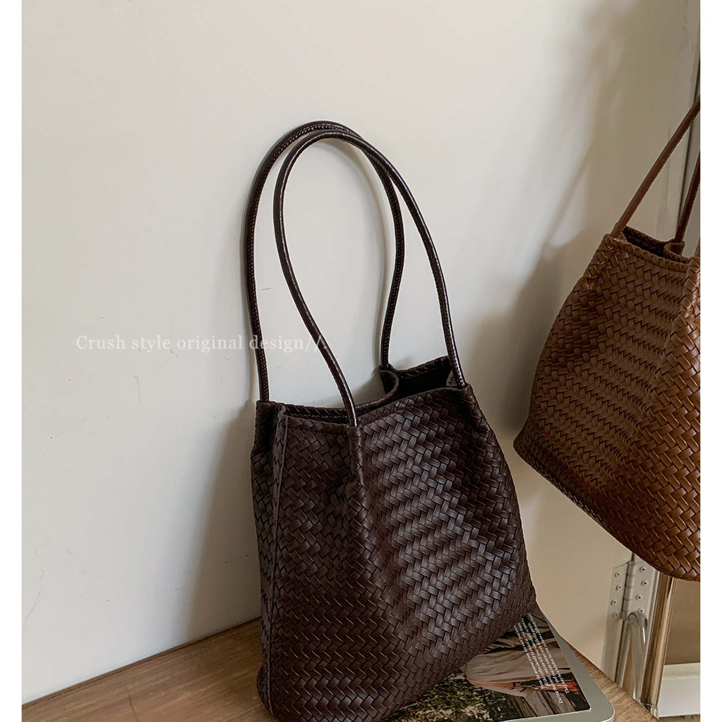 Vintage High-End Women's Commuting Underarm Bag 2026 New Simple Woven Pattern Bucket Bag Large Capacity Shoulder Bag