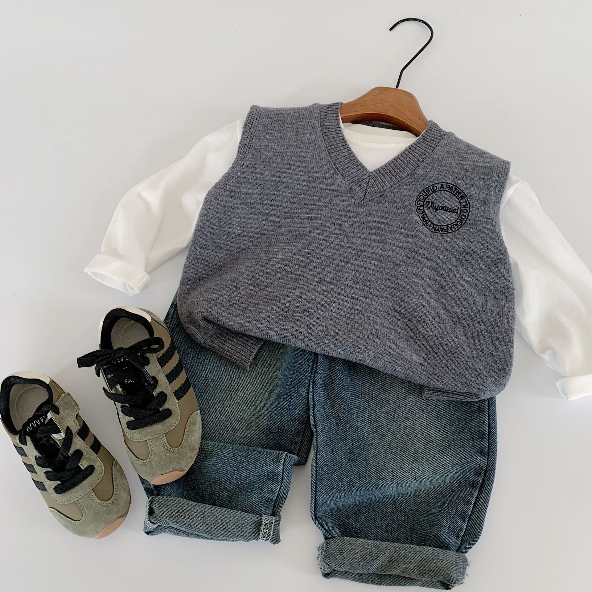 Mai Bao chaleco de punto para niños 2025 nuevo chaleco de color sólido de cuello en V sin mangas para niños y niñas, ropa de primavera y otoño