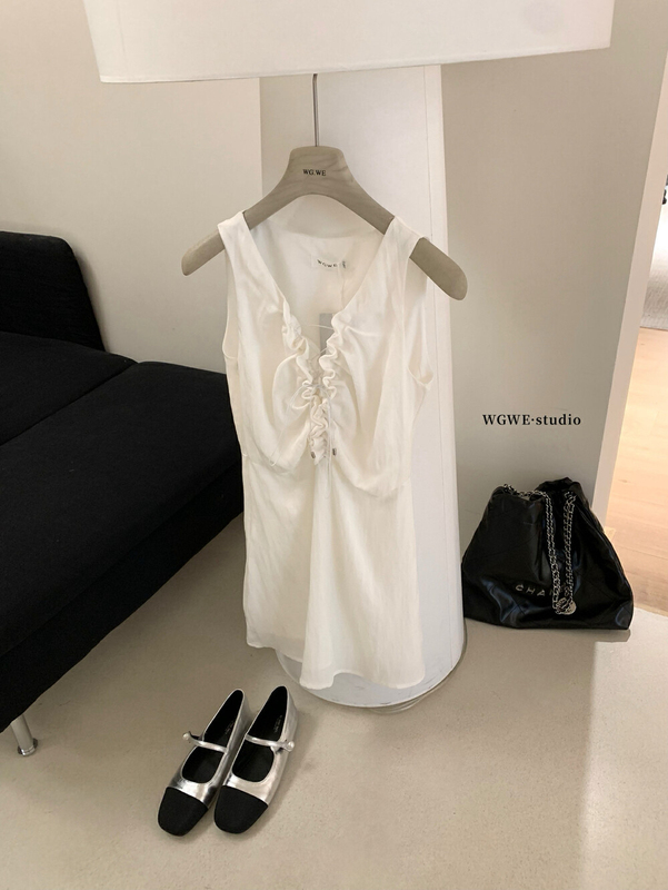 WGWE 夏の女性の韓国ホットガールスタイル純粋な欲望デザインノースリーブ痩身ウエストストラップ V ネックドレス W6179|undefined