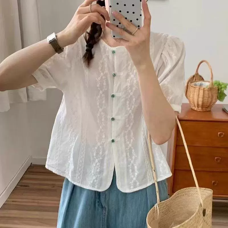 Хлопковая жаккардовая вышитая рубашка с короткими рукавами для женщин, лето 2025, новый стиль, модный топ для женщин, уменьшающий возраст и маленького роста.