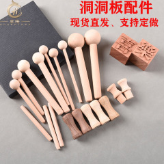 現物の木製の穴の板のマッチ棒の実木の穴の板は小さい丸棒のボールの棒のマッチ棒を掛けます。