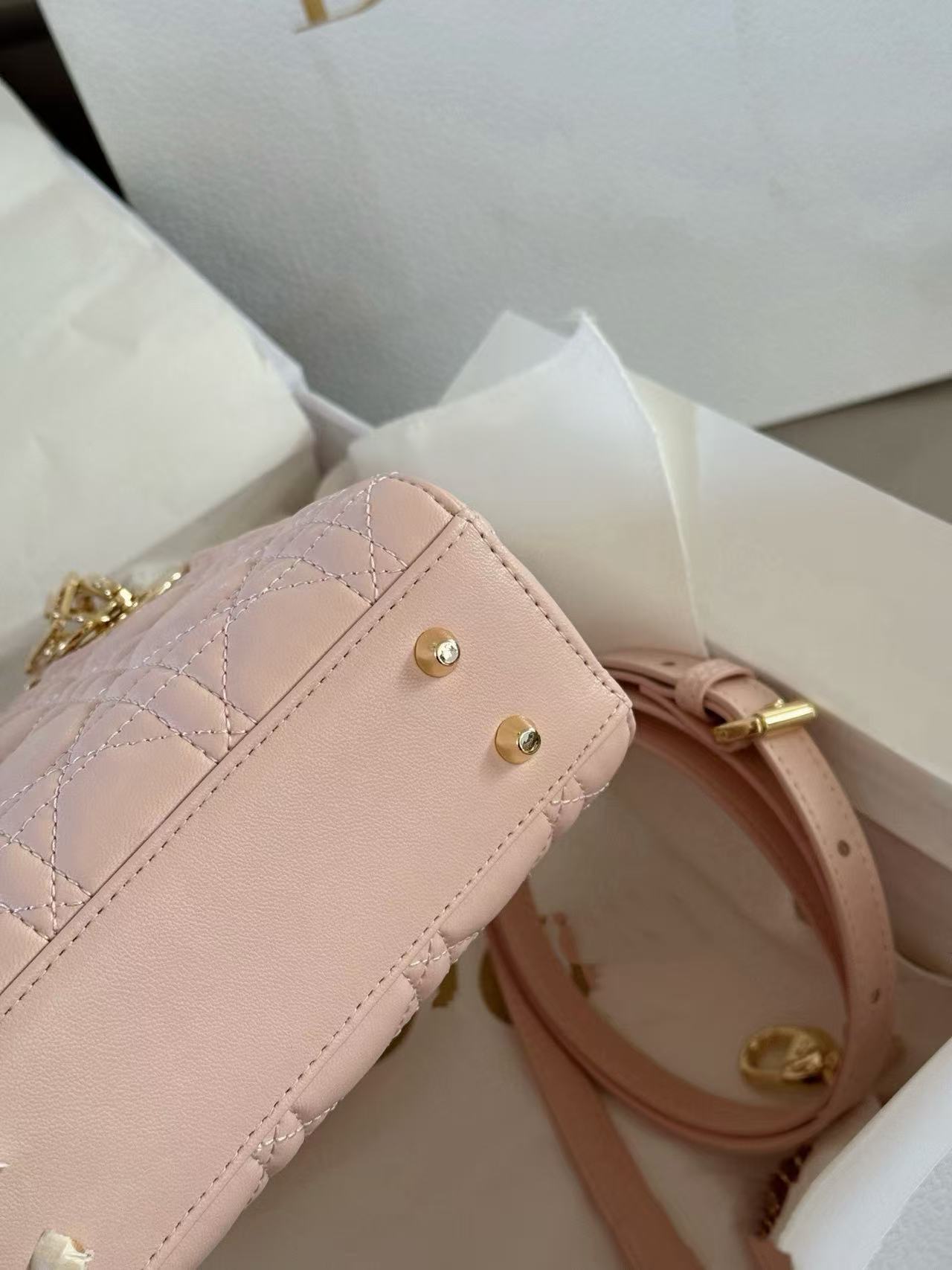 Bolso de Mano, de Hombro y Bandolera para Mujer de Piel de Cordero, Tres o Cuatro Compartimentos, Huangda G127 | Estilo Versátil