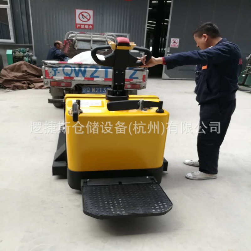 全电动搬运车站驾式液压托盘搬运装卸车地牛叉车升降铲车2吨