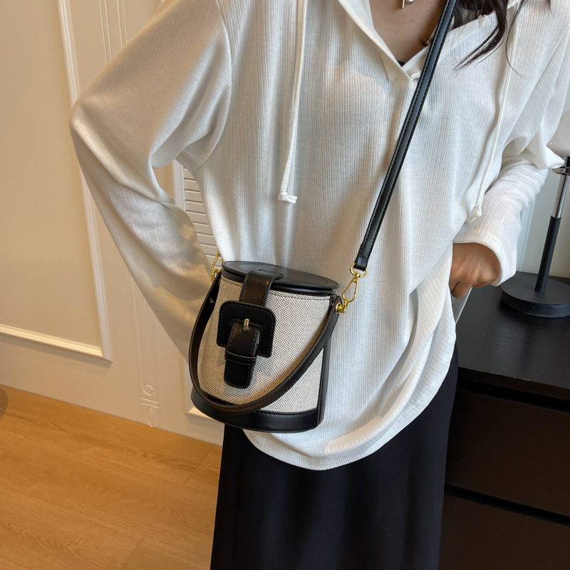 Bolso de lujo ligero estilo retro para mujer, nuevo estilo 2025, de lona con bloques de color, versátil, tipo bandolera de nicho