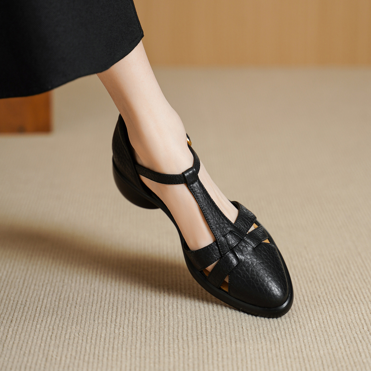 Sandal nữ quai chữ T bít mũi gót vuông 5 cm phong cách La Mã — đen