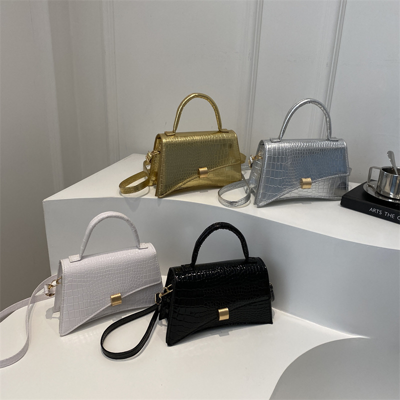 Bolso de axila retro simple 2024 invierno nuevo bolso cuadrado pequeño de moda patrón de cocodrilo bolso pequeño de un solo hombro de moda occidental