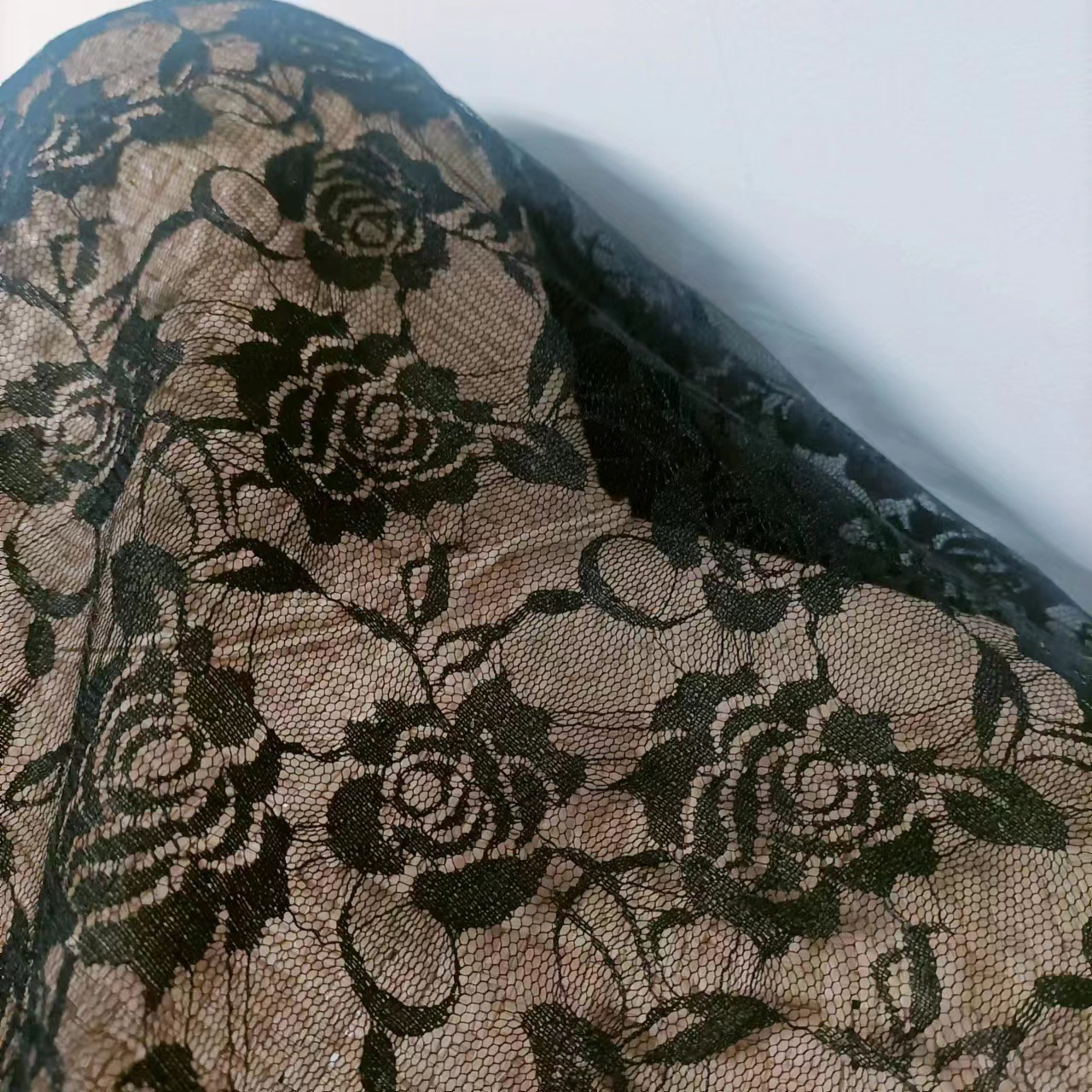 厂家无弹涤纶玫瑰花蕾丝面料批发舞台婚庆布置连衣裙窗帘服装布料