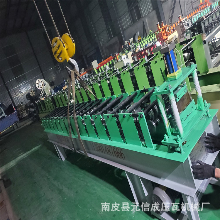 隔音声屏障围挡板机 施工围挡板机器  建筑工程围挡板机器 围挡机