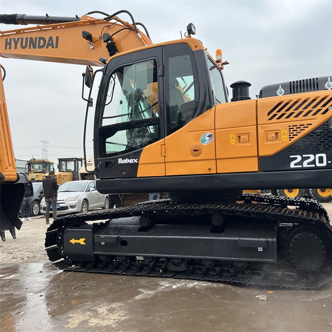 Excavadora moderna 220 - 9S de alta eficiencia y alta calidad de segunda mano exportada a Chile con buen rendimiento y productos de alta calidad image 4