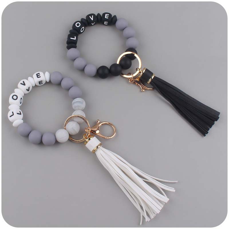 Nuevo cuero pu borla colgante llavero creativo DIY nombre cuentas de silicona con cuentas contraste color colgante llavero
