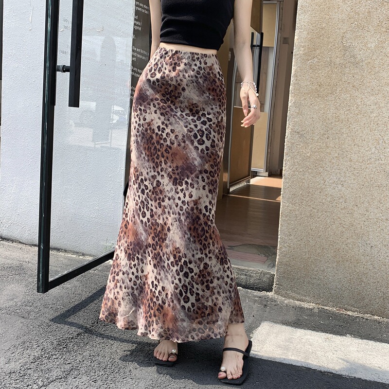Gold silk chiffon elegant slimming spring-summer versatile leopard print midi skirt, figure-flattering fishtail skirt in coffee color Gold silk chiffon elegant slimming spring-summer versatile leopard print midi skirt, figure-flattering fishtail skirt in coffee color