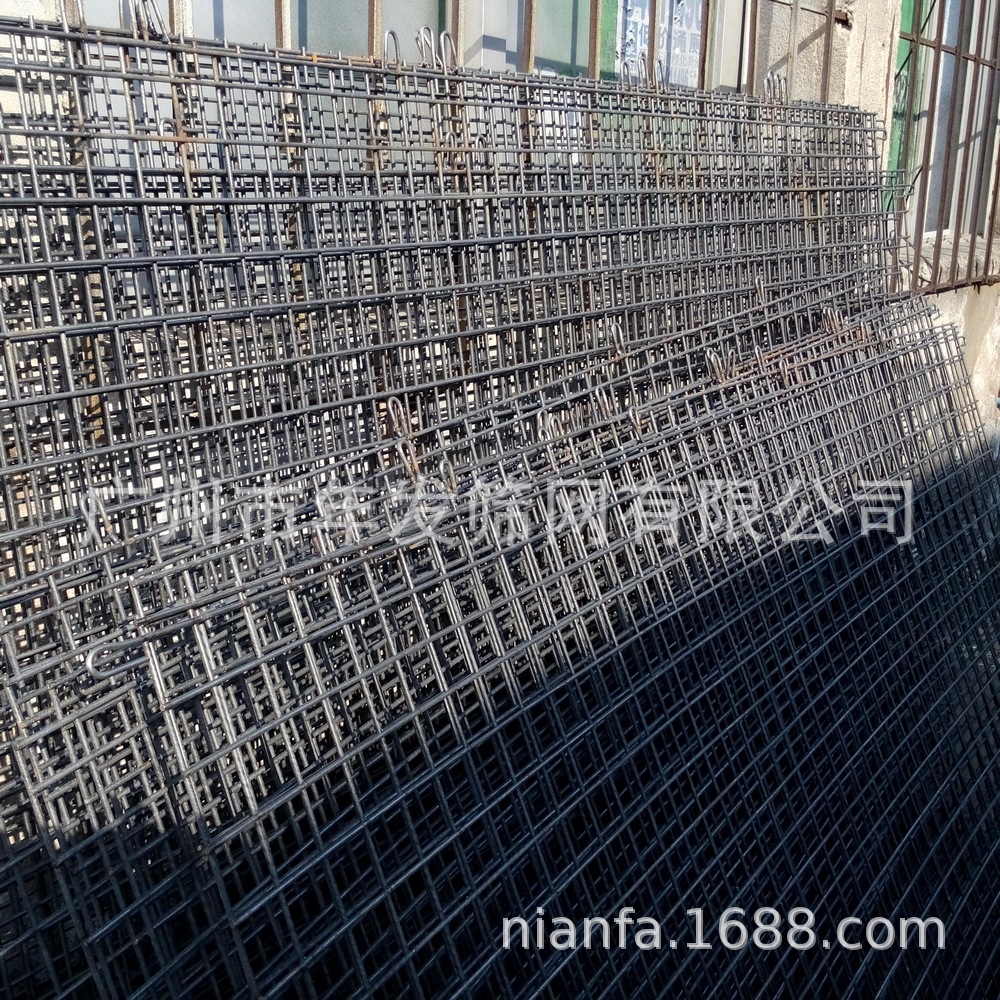 防裂钢筋网片 混泥土路面焊接网 方孔铁丝网片 黑碰网现货出售