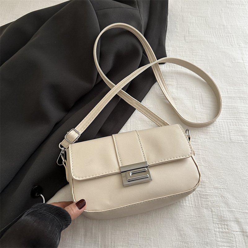 Bolso de palo mágico con sentido de diseño de nicho 2024 nuevo bolso cuadrado pequeño simple casual y versátil bolso negro de alta gama para axila