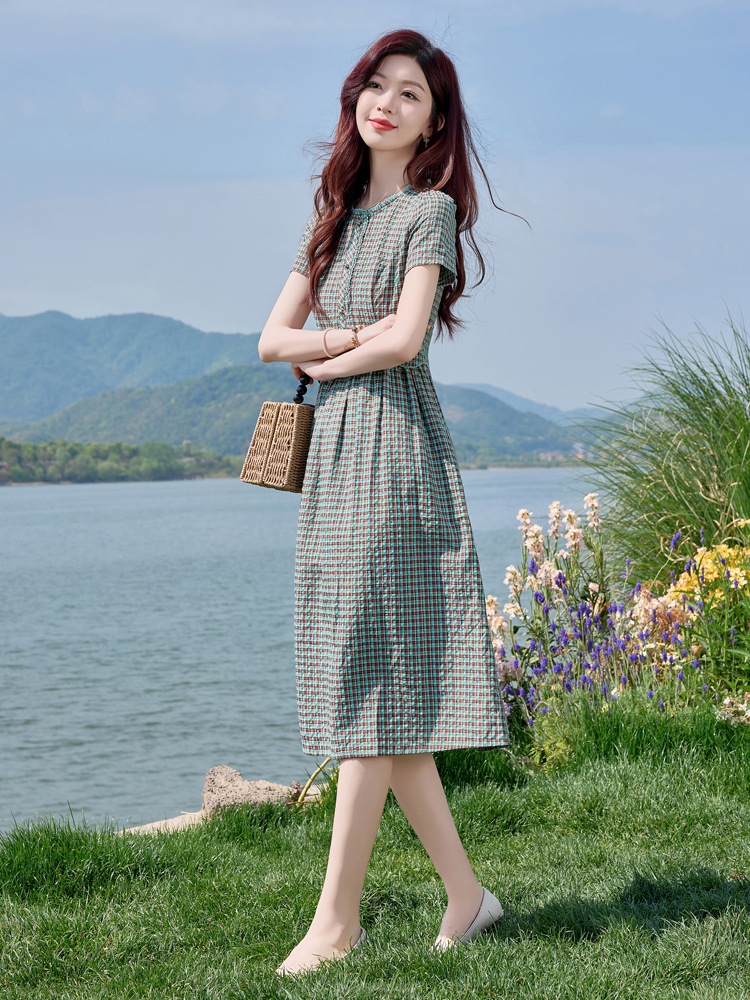 Đầm sơ mi kẻ caro cotton retro eo buộc dây dài trung bình — Màu sắc hình ảnh