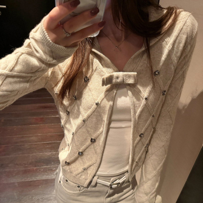 Moonlight in the Heart: Vintage Argyle Rhinestone Knitted Cardigan with Sweetheart Knot Design, Turn-Down Collar Sweater, Short Jacket, Versatile Moonlight in the Heart: Vintage Argyle Rhinestone Knitted Cardigan with Sweetheart Knot Design, Turn-Down Collar Sweater, Short Jacket, Versatile