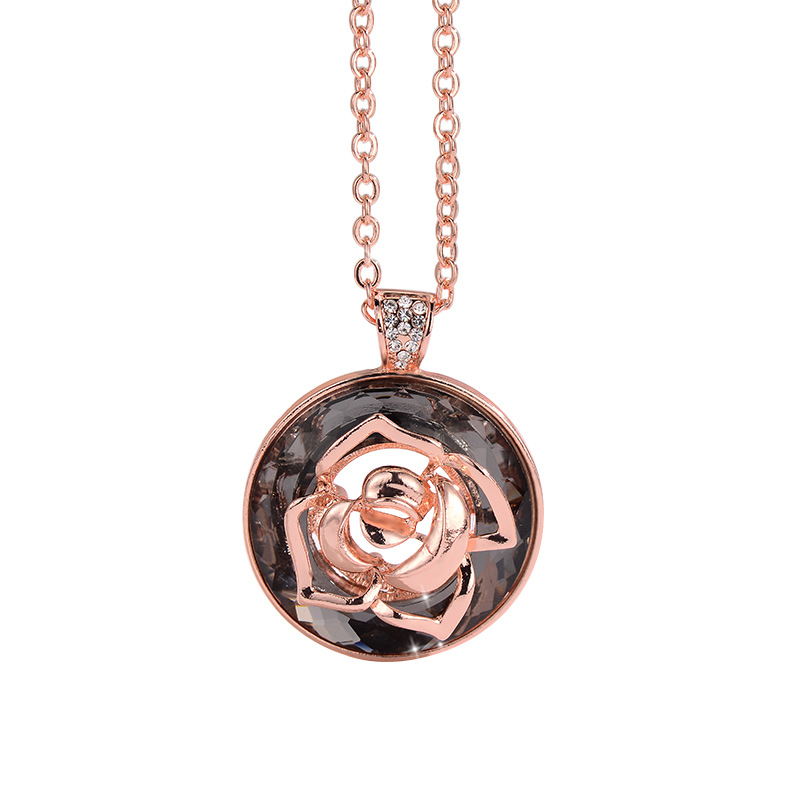 Cadena para suéter con diseño de flor de rosa para mujer, versátil, de alta gama, a la moda, de lujo ligero, cadena larga para suéter de otoño e invierno, accesorios de moda al por mayor.
