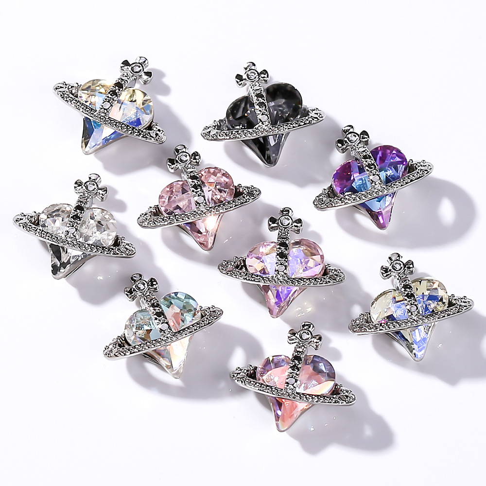 En línea celebridad reina madre uñas aleación joyería torcida melocotón corazón diamante retro estilo oscuro plata uñas accesorios de diamantes decorativos