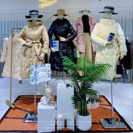 高级感品牌折扣清断码仓羽绒服一手货源直播爆款优雅女装剪标批货