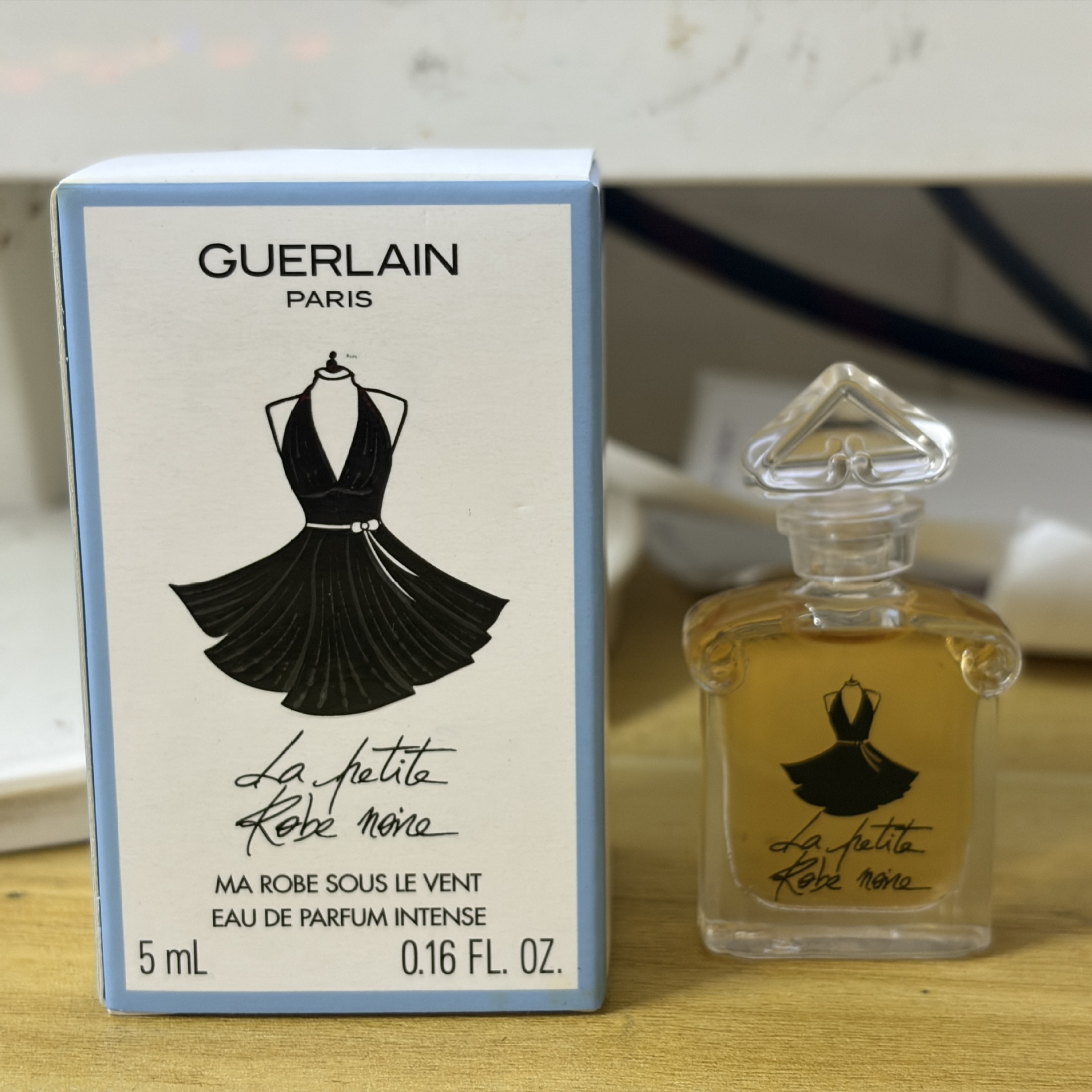 Falda negra de encanto azul 5 ml