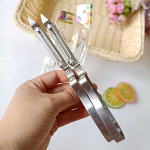 Pointed serrated peeling knife steel with serrated peeling knife kitchen gadget peeler peeling knife wholesale one yuan