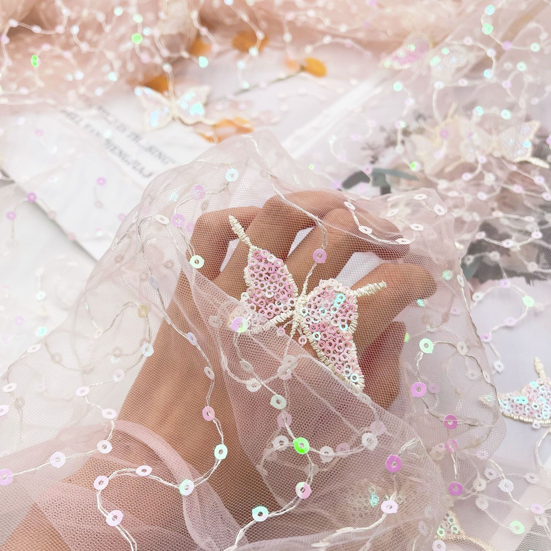 Suministro directo de fábrica nuevo lentejuelas mariposa bordado malla encaje multicolor lentejuelas mariposa malla ropa para niños Hanfu tela