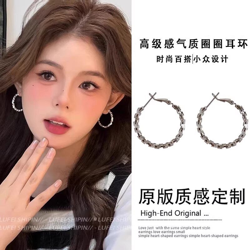 银色素圈耳环女夏2025新款爆款轻奢小众设计高级感大耳圈圆圈耳饰|undefined