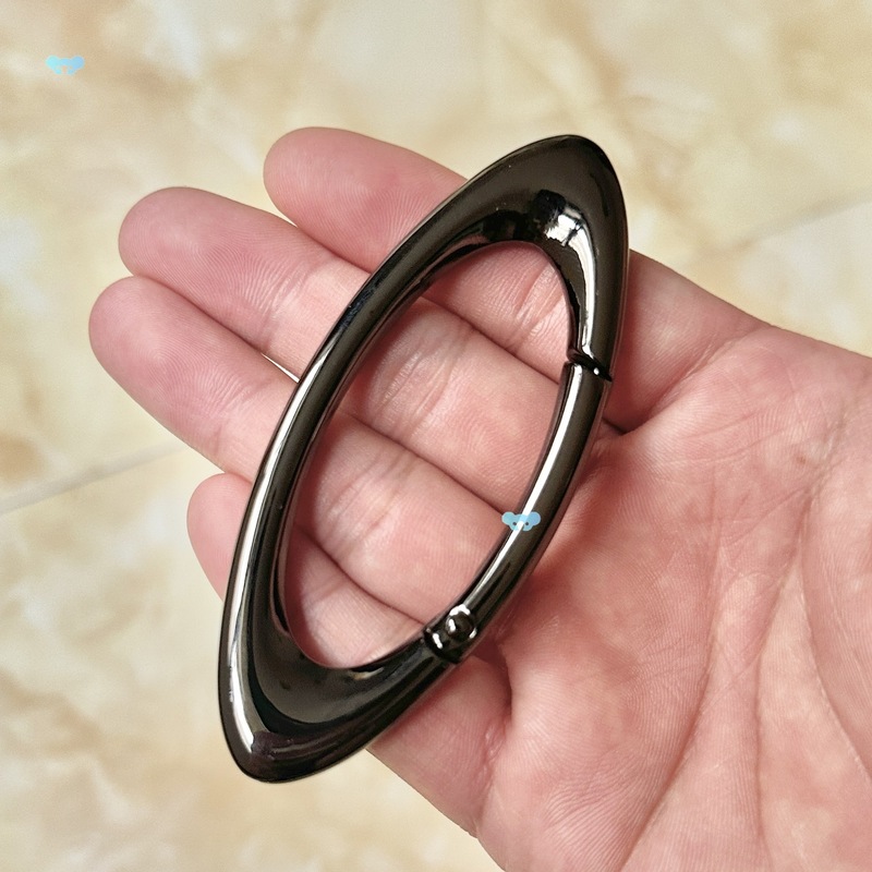 ブラック/シルバーオーバルキーホルダーペンダント重量53.8g|undefined