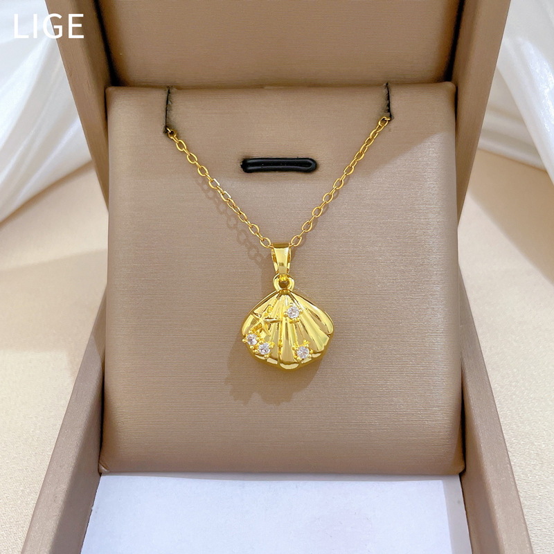 Gorgeous Pearl Shell Necklace With Full Diamond And Titanium Steel_voghion.com