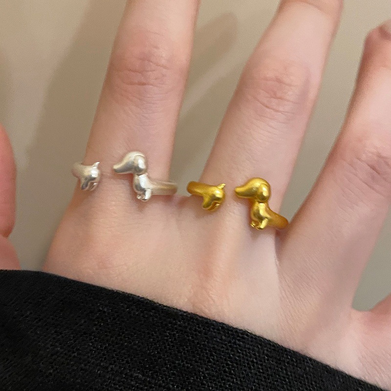 Sparkling Designer Ring For Women Sleek And Comfortable Jewelry_voghion.com