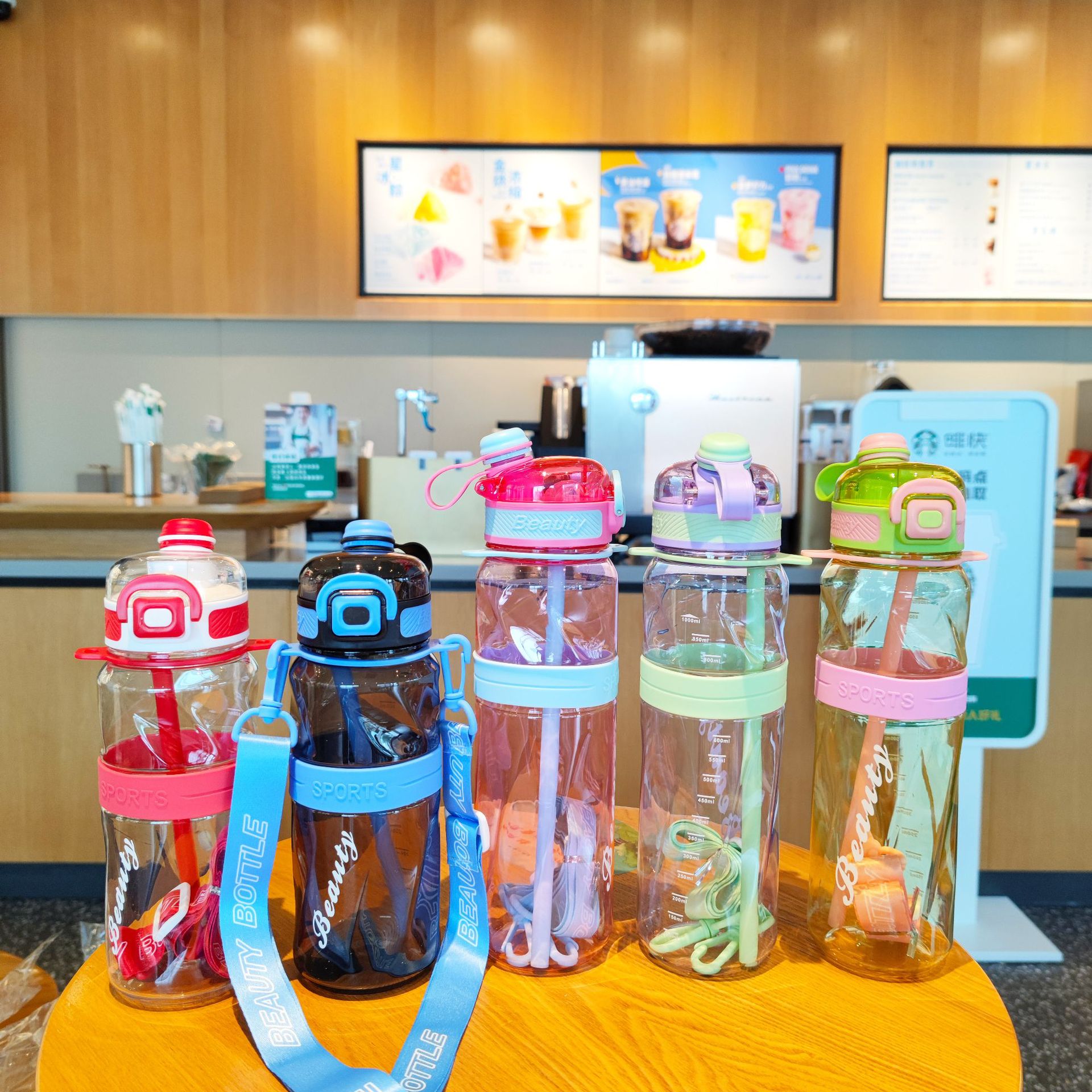 Taza de agua de doble bebida, pajita, correa de aire libre creativa de alto valor, taza de plástico, taza de espacio, botella de agua deportiva de fitness al aire libre