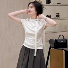 デザイン感のある半袖tシャツ女性2025新夏の透かし彫り肩がきれいで独特な上着女性