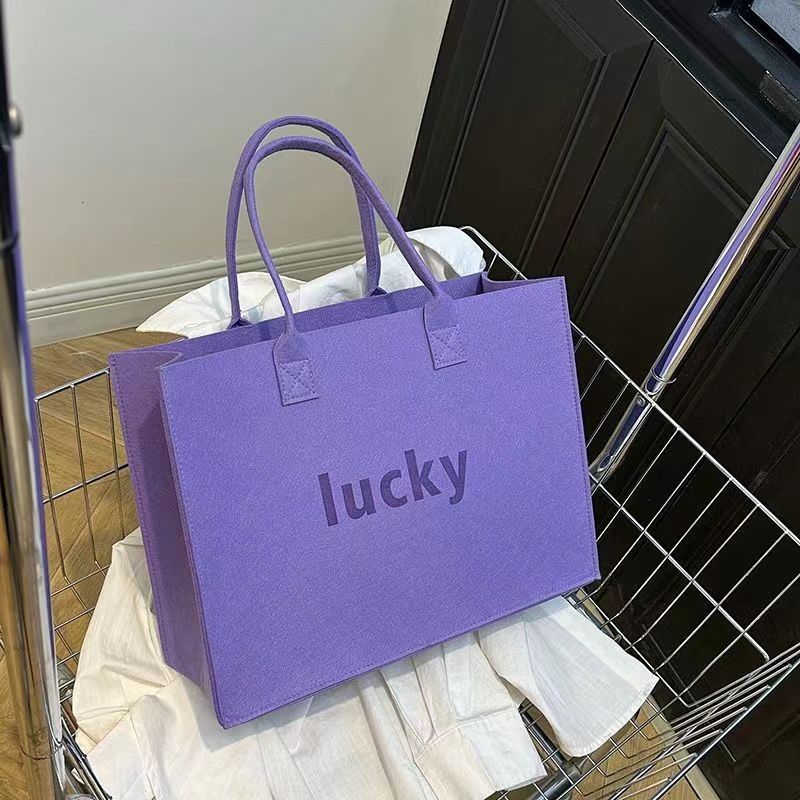 新款百搭字母lucky礼品袋逛街购物袋毛毡包伴手礼袋毛毡托特包