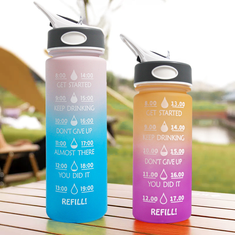 Taza espacial deportiva de alumno con paja de agua de plástico hervidor de agua de gran capacidad taza de agua al aire libre con mango al por mayor