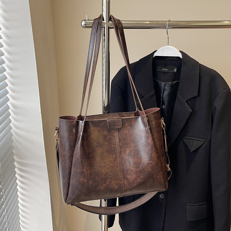 2024 nuevo invierno de patatas dulces con la misma combinación de ocio simple y generoso temperamento de gran capacidad bolso de dama