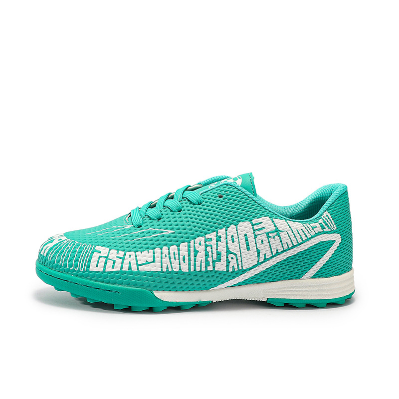 El comercio exterior maneja el inventario de zapatos de fútbol para niños zapatos de entrenamiento de alta calidad europeas y estadounidenses 24 pares 15 un par de precio de pérdida de sangre