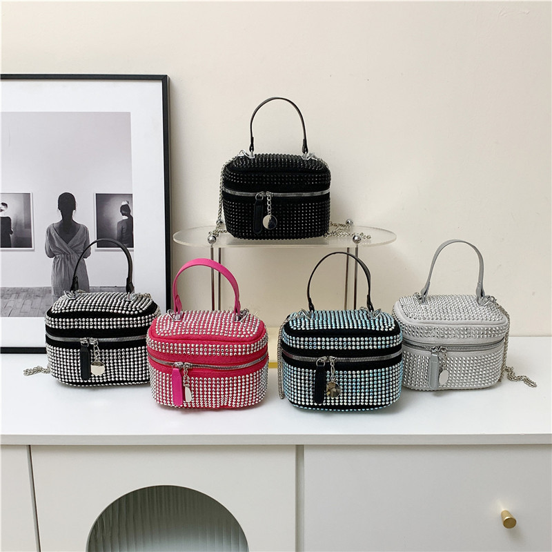 2023 bolso de diamantes de imitación diseño de nicho cadena crossbody bolso de gran capacidad para niñas personalizado ins bolsa de cosméticos